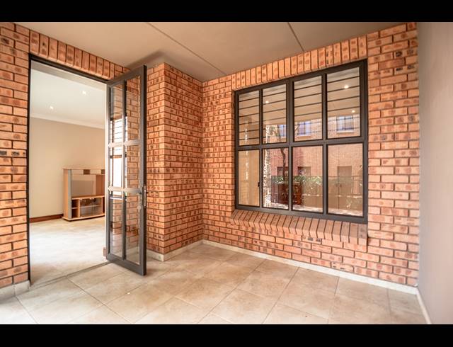 2 BEDROOM APARTMENT FOR SALE IN NEWLANDS